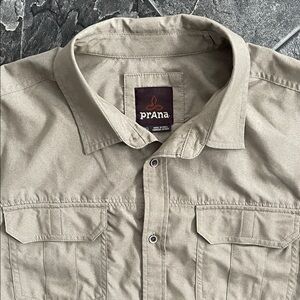 PRANA SABBATICAL Men’s Khaki Button-Up Shirt Outdoor Cottagecore Coastal Hiking